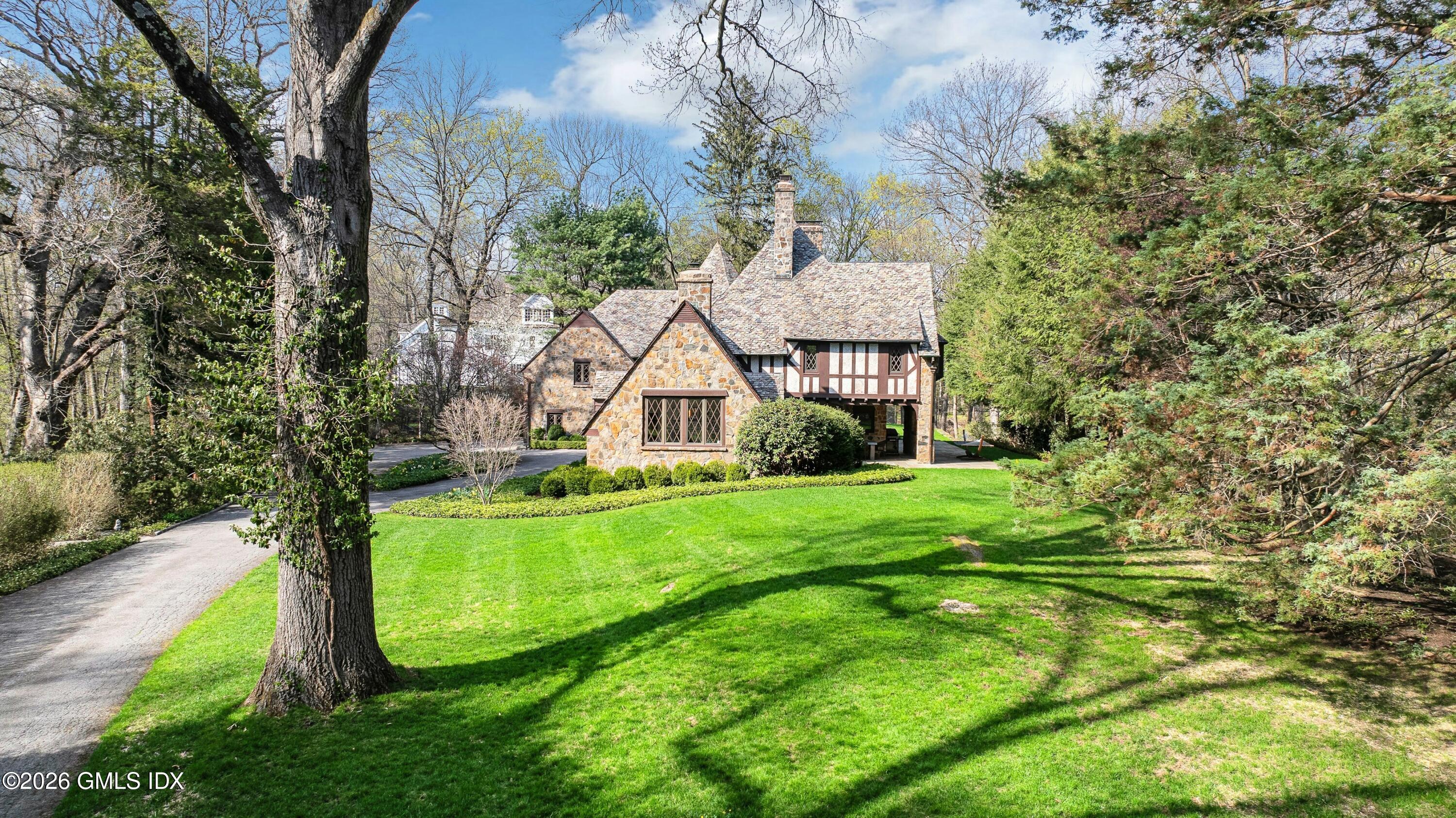 11 Alden Road Greenwich, CT 06831 - Photo 4 of 36 004-484375-DJI_20260413112020_0021_D_145