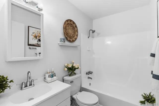 $988,800 | 13779 Paseo Cardiel, San Diego, CA 92129