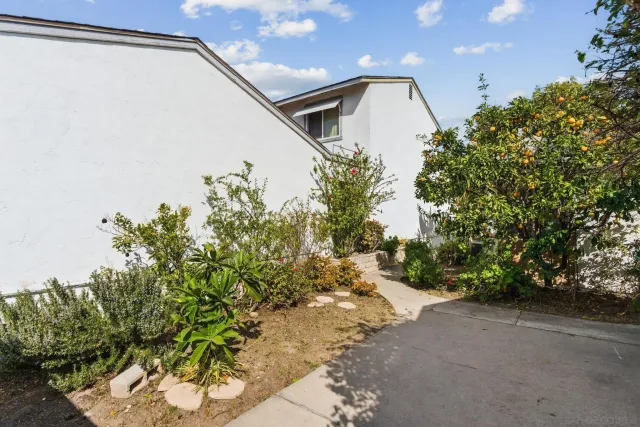 $988,800 | 13779 Paseo Cardiel, San Diego, CA 92129