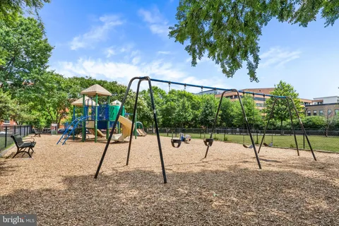 $820,000 | 521 North Washington Street, Unit 101, Alexandria, VA 22314