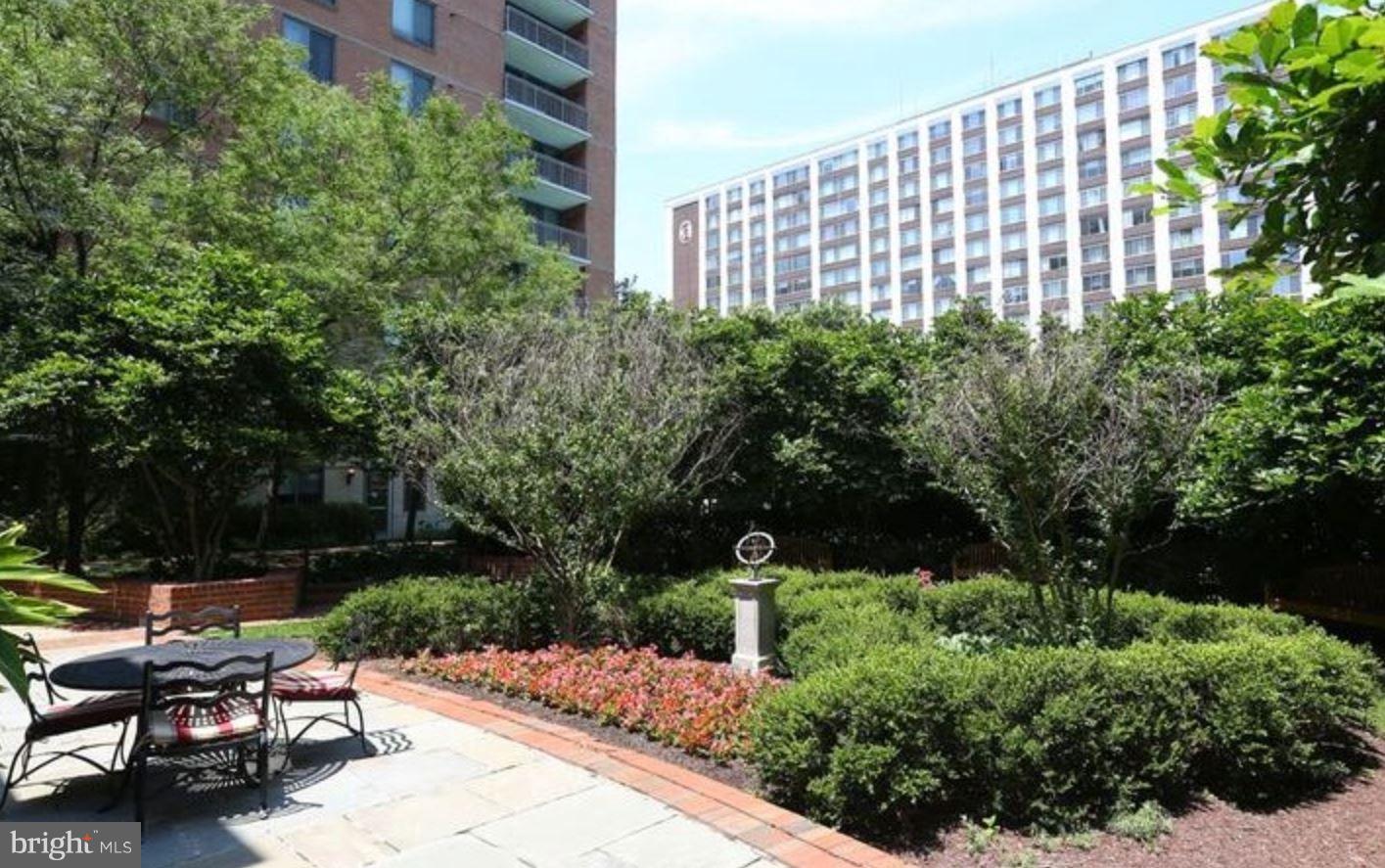 11710 Old Georgetown Road, Unit 422 North Bethesda, MD 20852 - Photo 22 of 29 a view of a street with sitting area