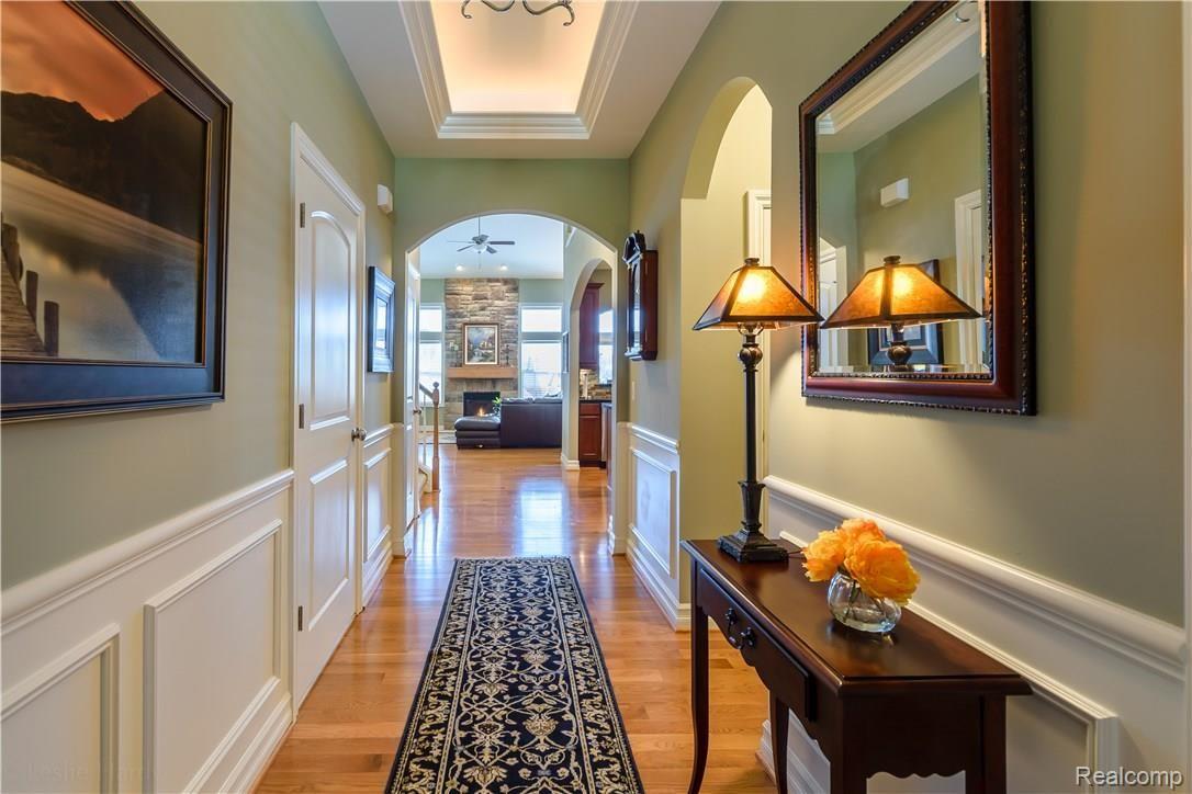 593 Poplar Court Rochester, MI 48306 - Photo 2 of 22 Beautiful Entry