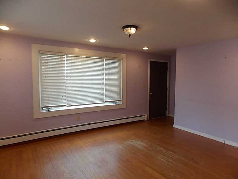 338 9th Avenue Woonsocket, RI 02895 - Photo 5 of 19 Living Room.