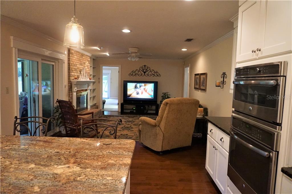1823 South Valrico Road Valrico, FL 33596 - Photo 18 of 49 View from the kitchen to the Family Room!