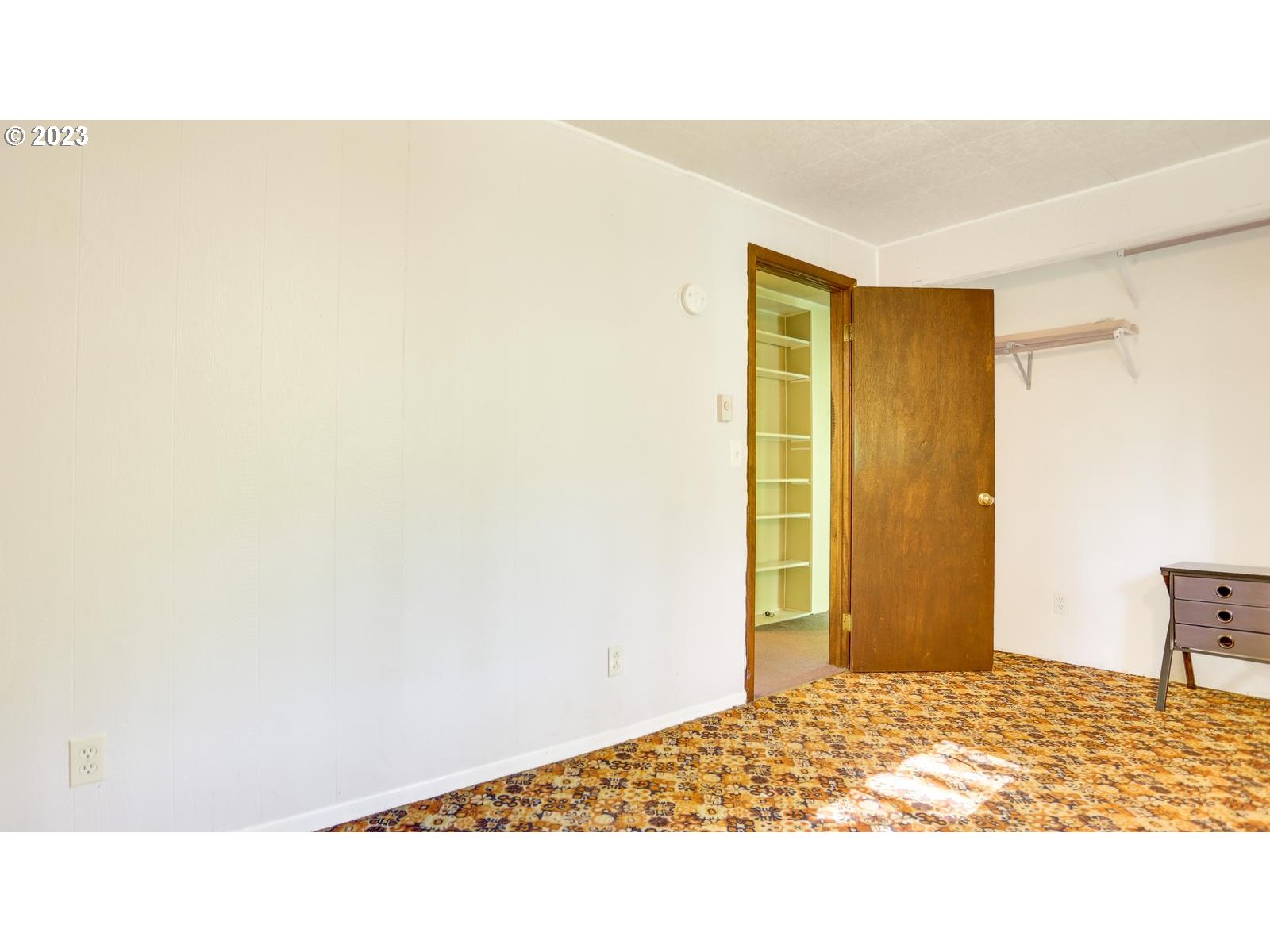 19830 South Hinkle Road Oregon City, OR 97045 - Photo 14 of 47 a picture of a room