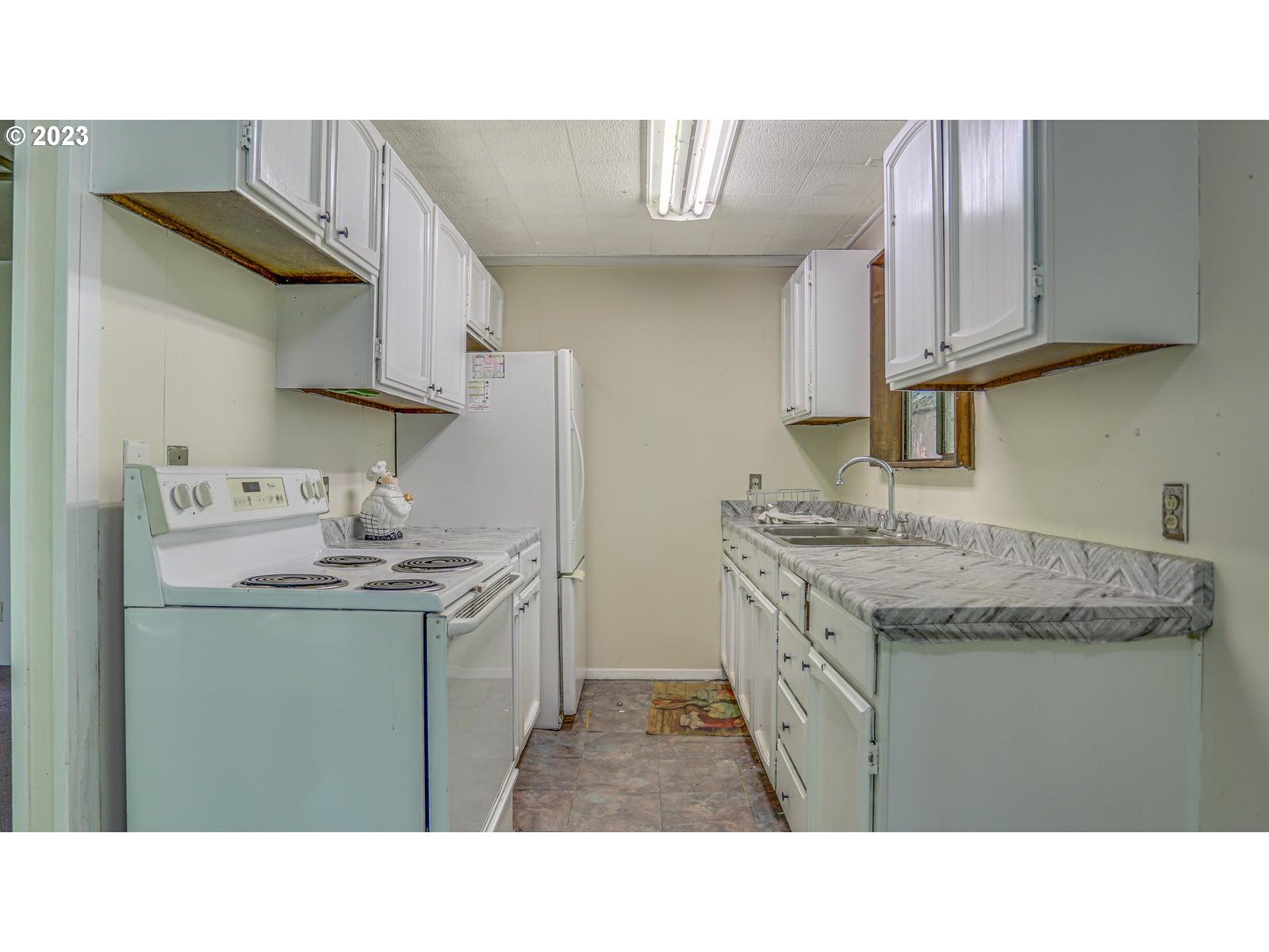 19830 South Hinkle Road Oregon City, OR 97045 - Photo 20 of 47 a kitchen with stainless steel appliances granite countertop a sink stove and refrigerator