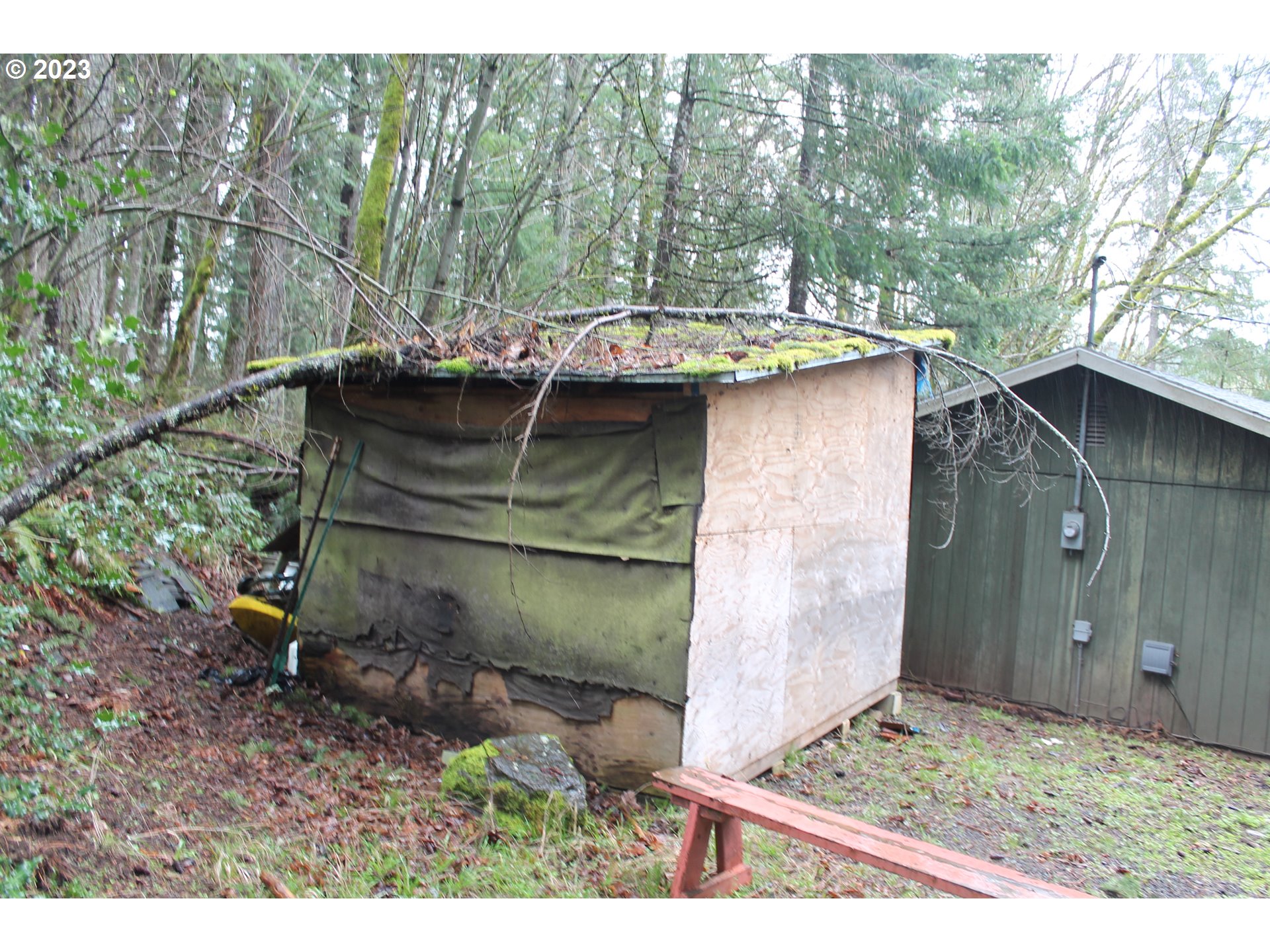19830 South Hinkle Road Oregon City, OR 97045 - Photo 10 of 47 a backyard of a house with table and chairs