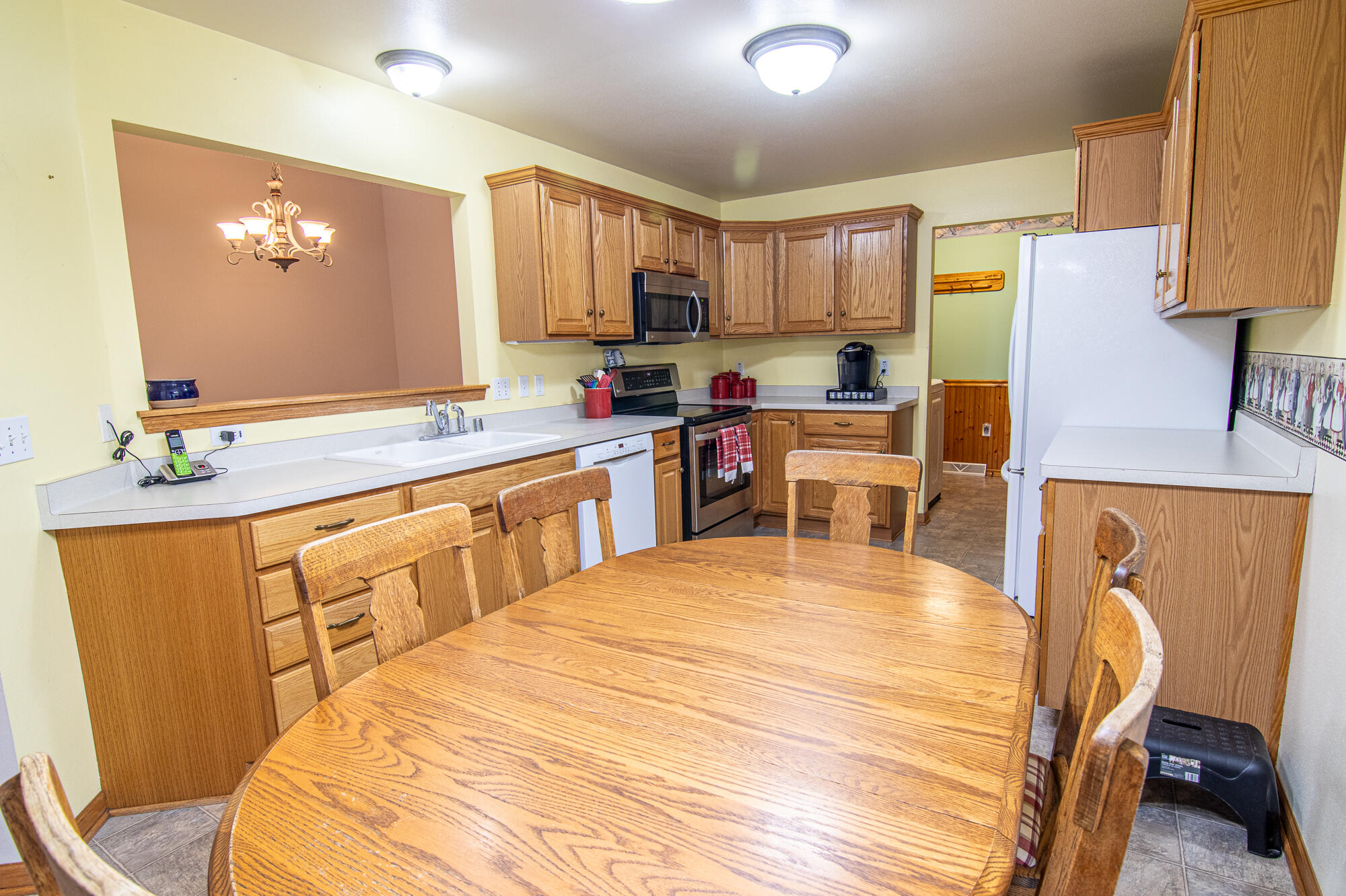 1224 Steeplechase Drive Watertown, WI 53094 - Photo 19 of 34 Eat-in Kitchen