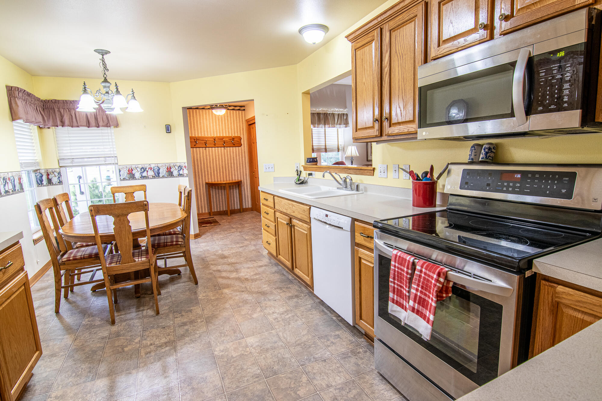 1224 Steeplechase Drive Watertown, WI 53094 - Photo 20 of 34 Appliances ncluded