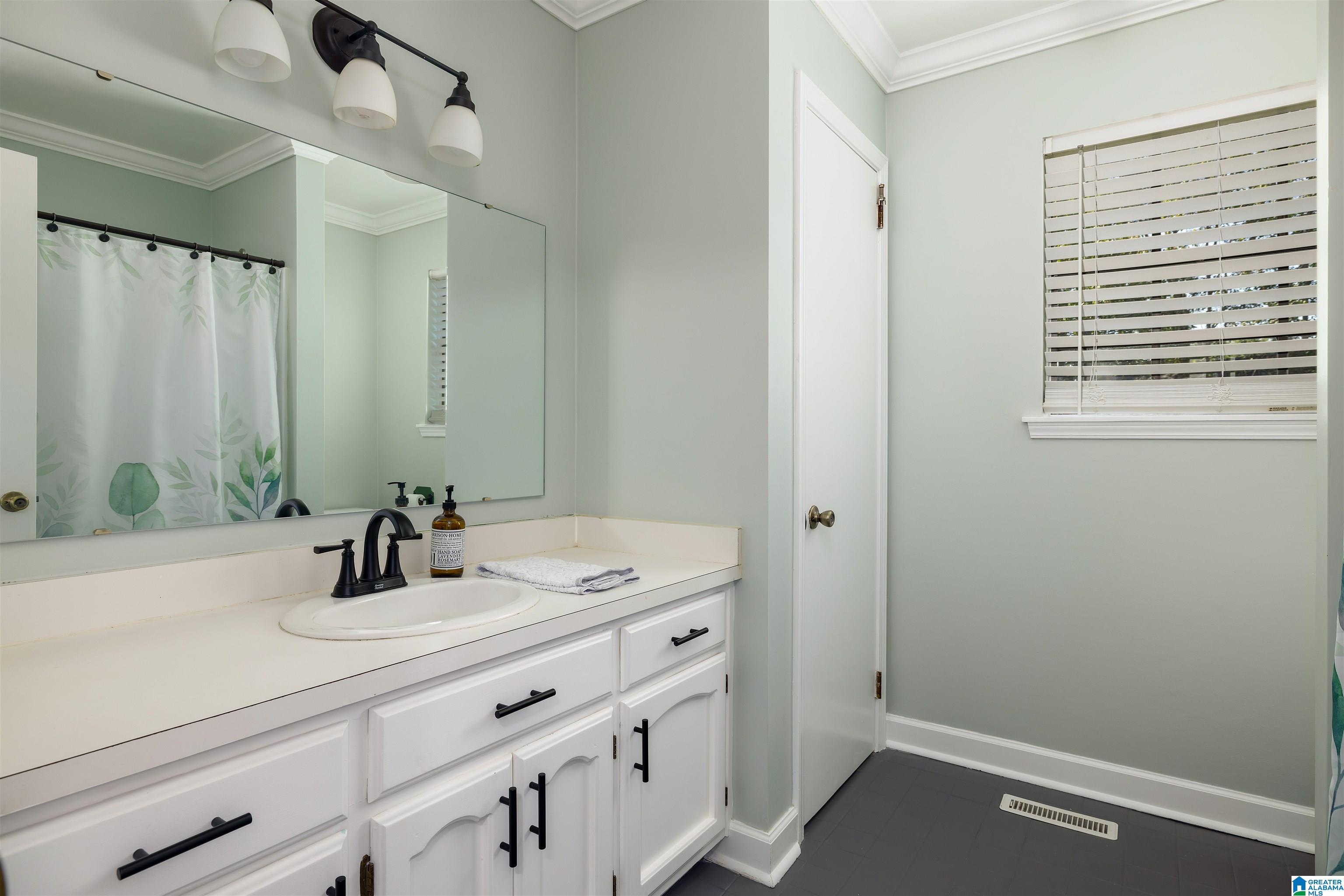 105 Winterhaven Circle Alabaster, AL 35007 - Photo 14 of 35
