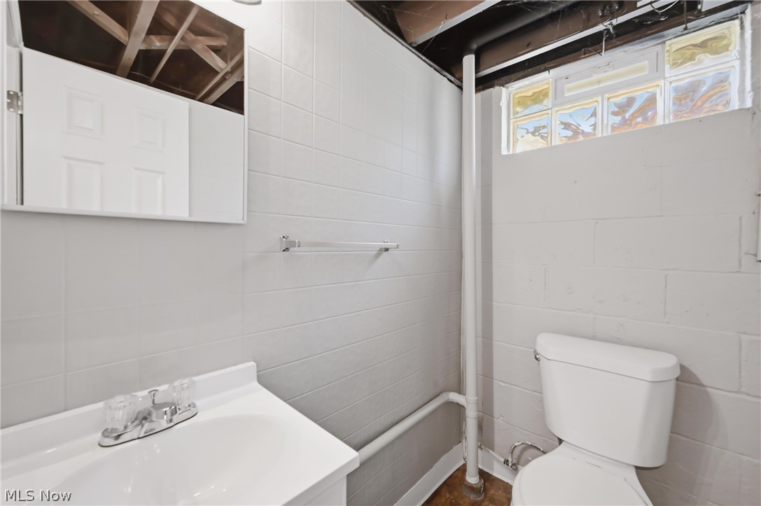 2846 Rexford Road Youngstown, OH 44511 - Photo 21 of 25 Lower Level Bath