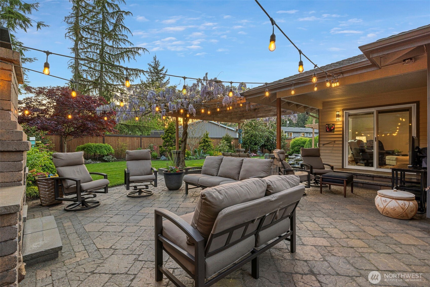 10900 39th Drive Southeast Everett, WA 98208 - Photo 28 of 39 a view of a patio with couches and table and chairs and potted plants
