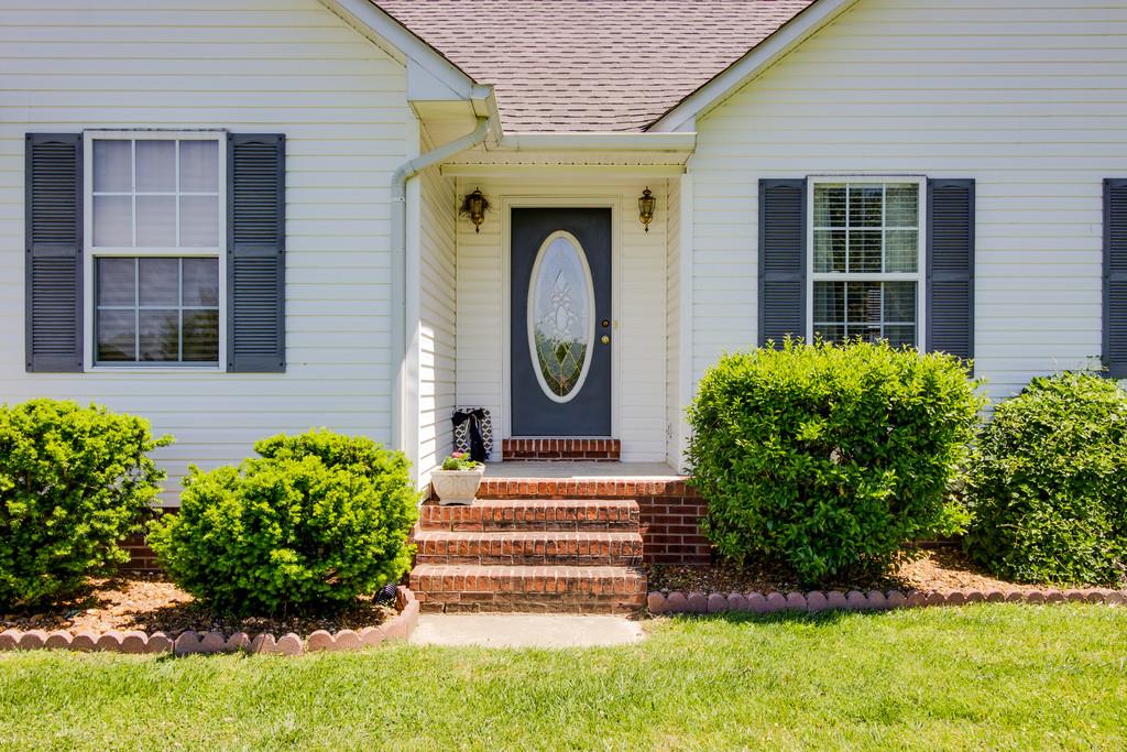 5004 Maple Springs Road Manchester, TN 37355 - Photo 13 of 22 a front view of a house with garden