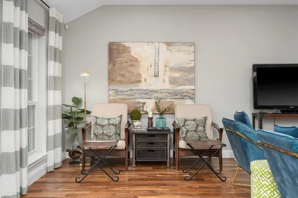 a view of a livingroom with furniture