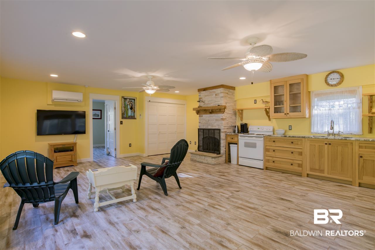 11064 Rosa Court Fairhope, AL 36532 - Photo 20 of 50 Open concept with nice finishes
