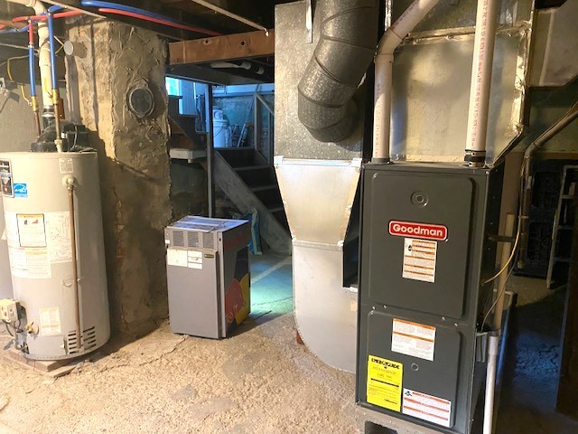 509 Ave I Sterling, IL 61081 - Photo 8 of 8 a view of an entryway with sitting area