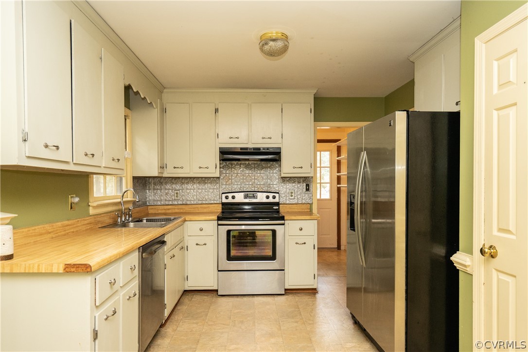 4624 Rabbit Foot Lane Chesterfield, VA 23236 - Photo 11 of 27 a kitchen with stainless steel appliances granite countertop a refrigerator a stove and a sink