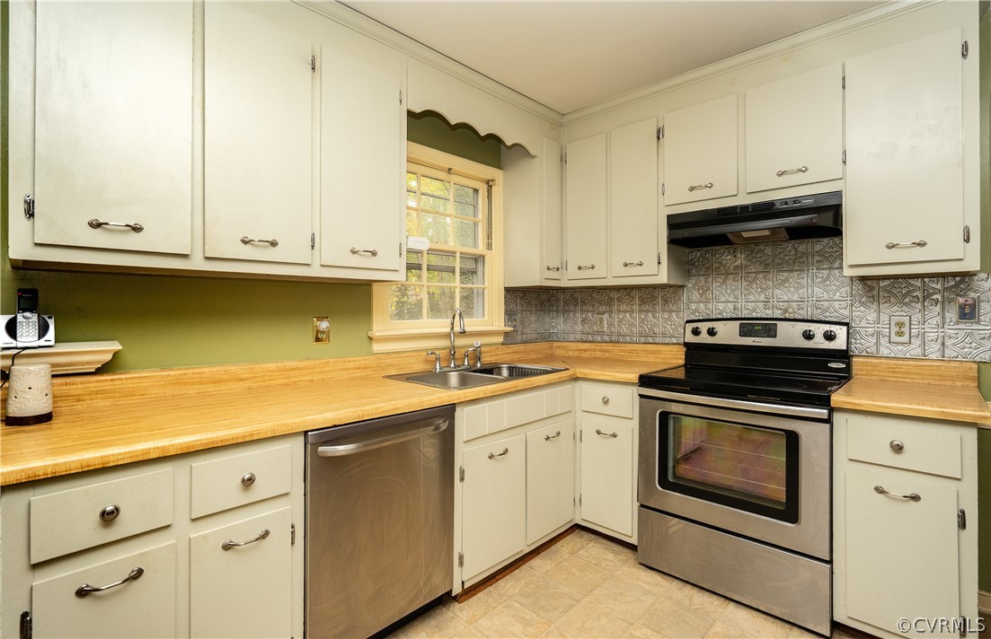 4624 Rabbit Foot Lane Chesterfield, VA 23236 - Photo 12 of 27 a kitchen with stainless steel appliances granite countertop a sink and cabinets with wooden floor