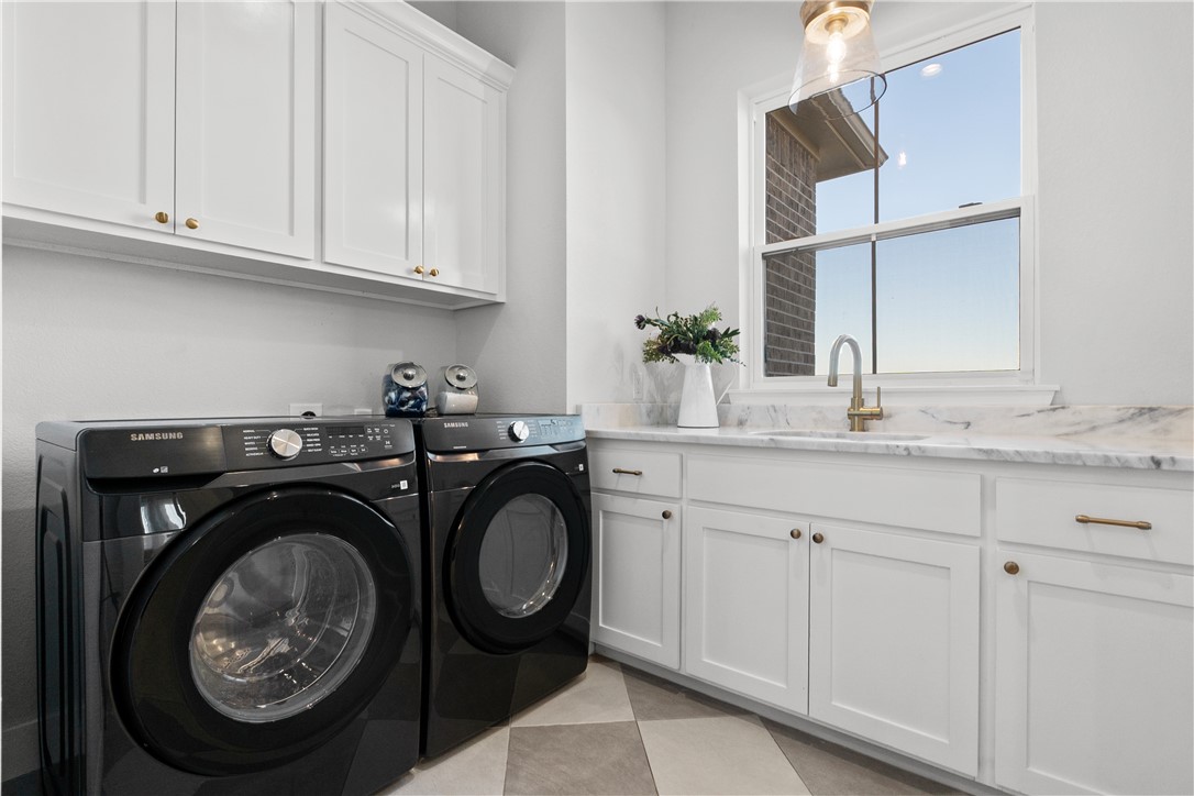 5001 Greenstone Way Bryan, TX 77802 - Photo 24 of 43 a utility room with sink dryer and washer