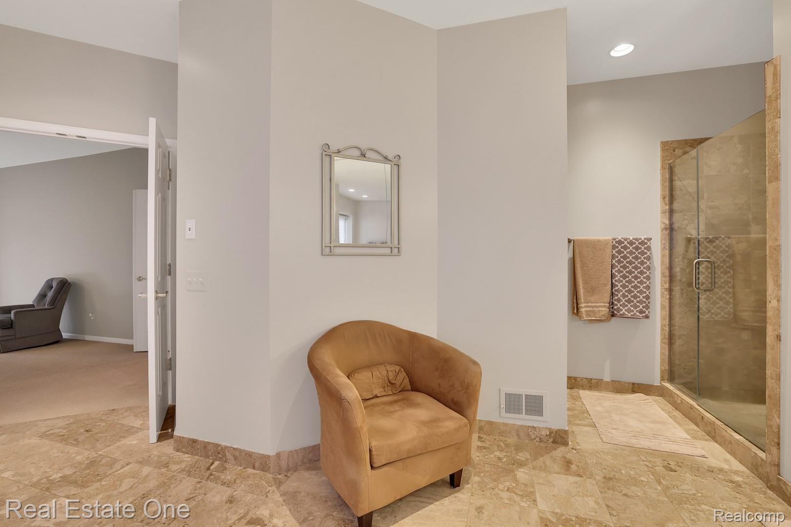1601 Scenic Hollow Rochester, MI 48306 - Photo 7 of 57 AY2A3921.jpg