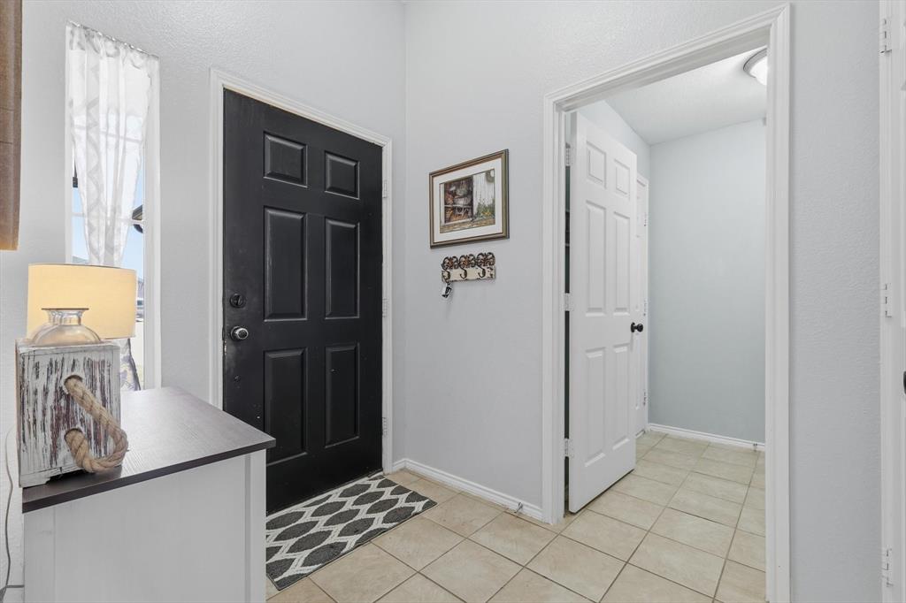 1305 Rye Glen Drive Midlothian, TX 76065 - Photo 3 of 36