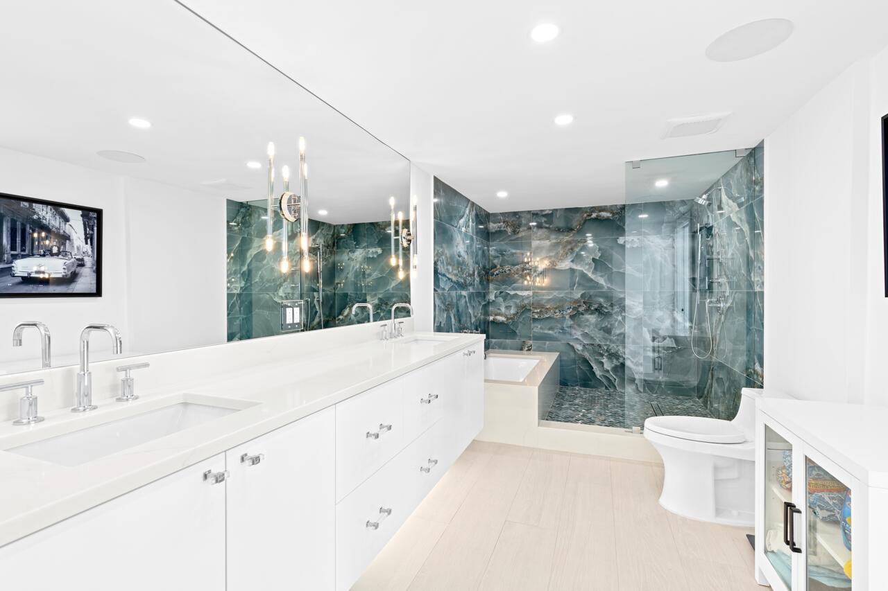 2784 South Ocean Boulevard, Unit 201E Palm Beach, FL 33480 - Photo 22 of 40 Primary Bathroom3