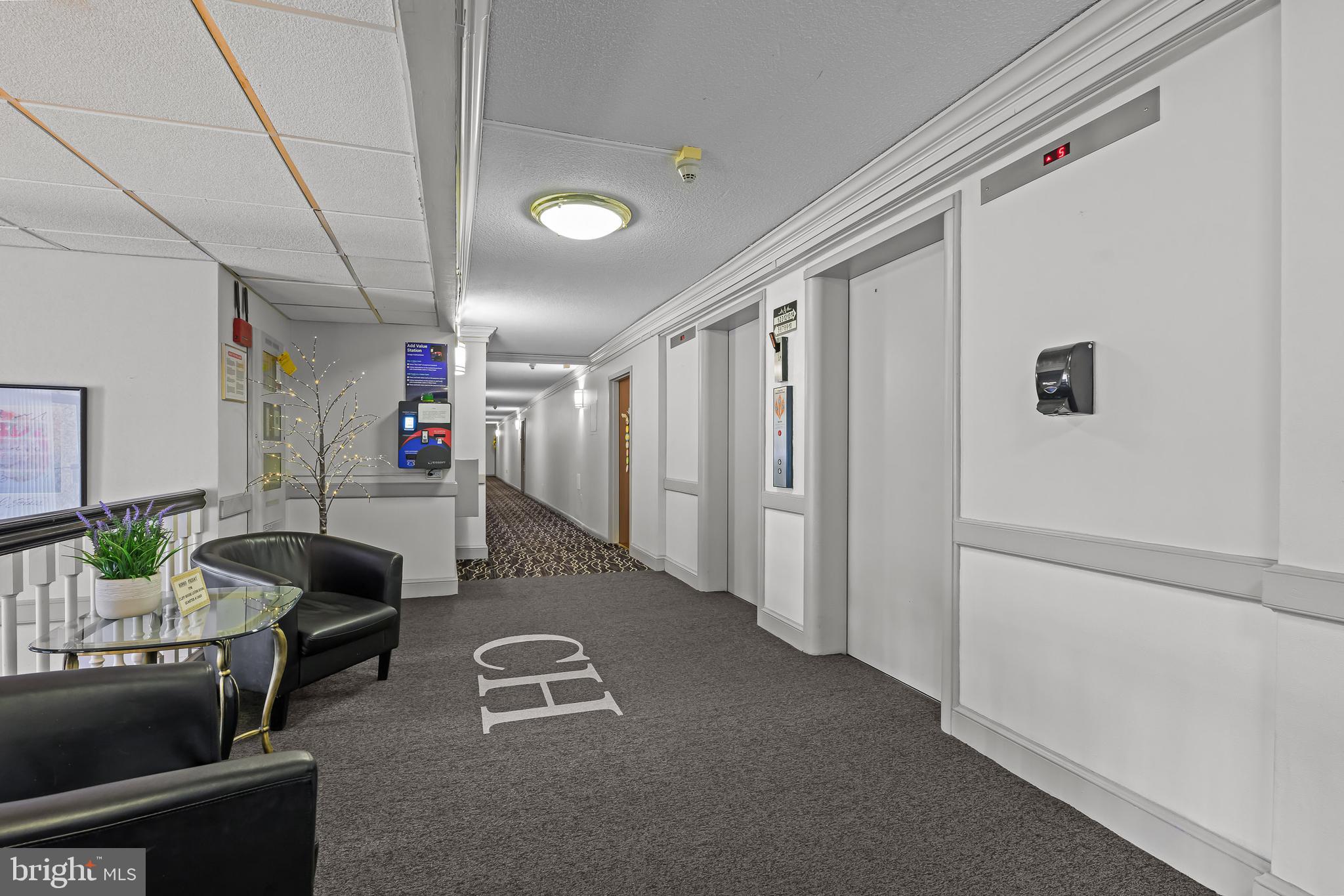 2016 Naamans Road, Unit 5E Wilmington, DE 19810 - Photo 6 of 24 a living room with furniture and a table