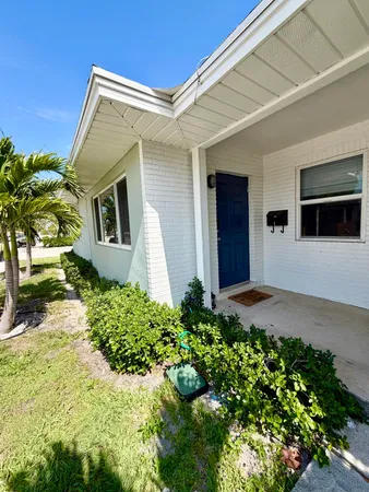 $2,300 | 1502 North J Street, Unit 1, Lake Worth Beach, FL 33460