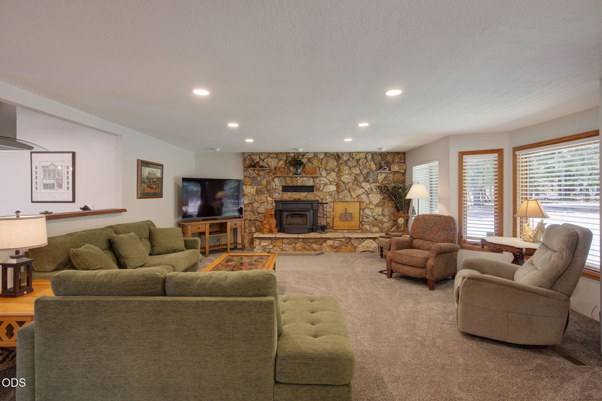 1650 Queens Branch Road Rogue River, OR 97537 - Photo 6 of 78 Gallery Image 6