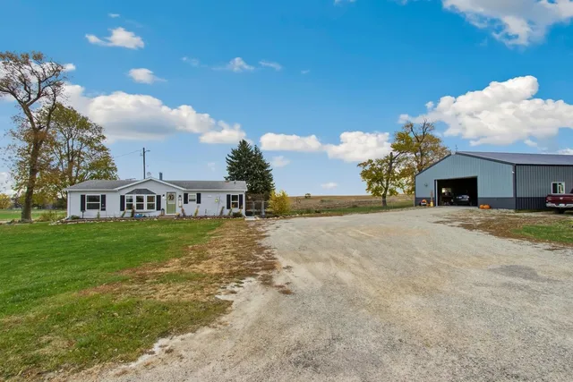 $199,900 | 2098 Stone Road, Ashton, IL 61006