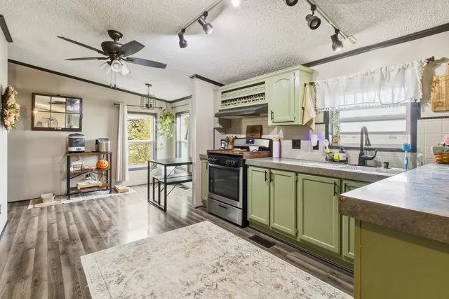 $199,900 | 2098 Stone Road, Ashton, IL 61006