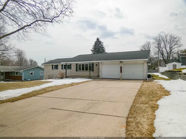 $419,900 | 929 Marvelle Lane, Green Bay, WI 54304
