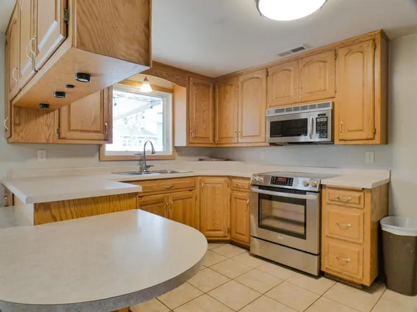 $419,900 | 929 Marvelle Lane, Green Bay, WI 54304