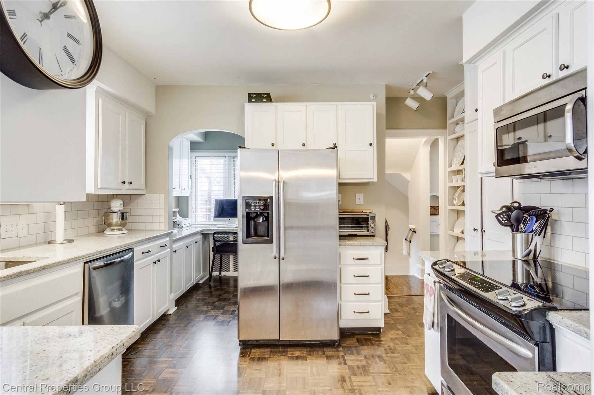 168 Hamilton Road Bloomfield Hills, MI 48301 - Photo 15 of 46 Updated kitchen with stainless steel appliances.