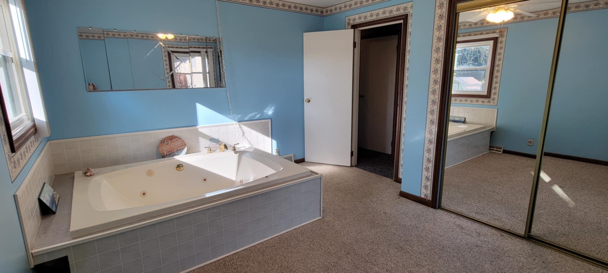 451 Rebecca Road Belvidere, IL 61008 - Photo 19 of 30 a en suite bathroom with a bathtub and mirror