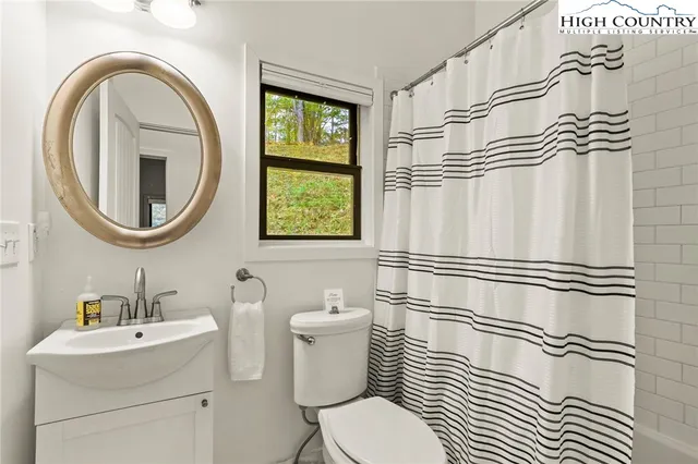 $950,000 | 555 Highland Drive, Banner Elk, NC 28604