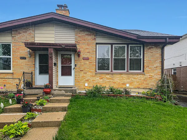 $2,550 | 9275 North Hamlin Avenue, Des Plaines, IL 60016