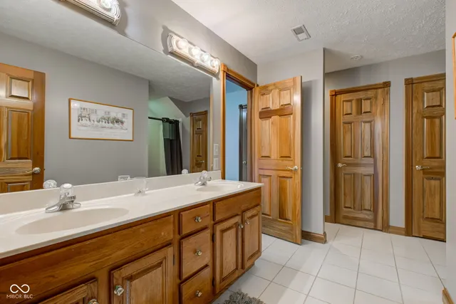 $585,000 | 5895 Annanhill Court, Avon, IN 46123