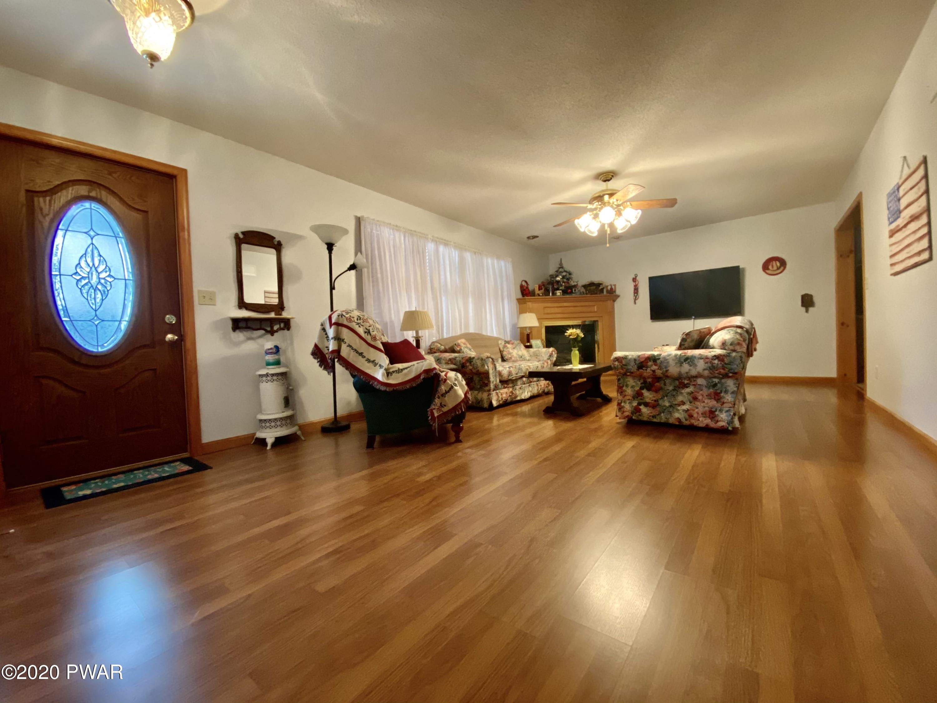 211 Spring Hill Road Honesdale, PA 18431 - Photo 18 of 39 Living Room