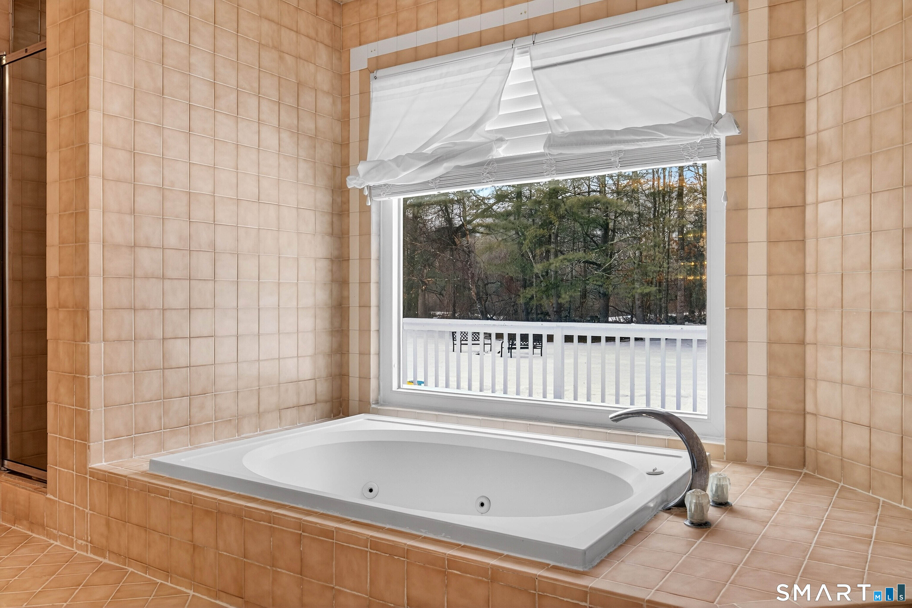 449 Lantern Hill Road Stonington, CT 06355 - Photo 20 of 40 a bath tub sitting next to a window