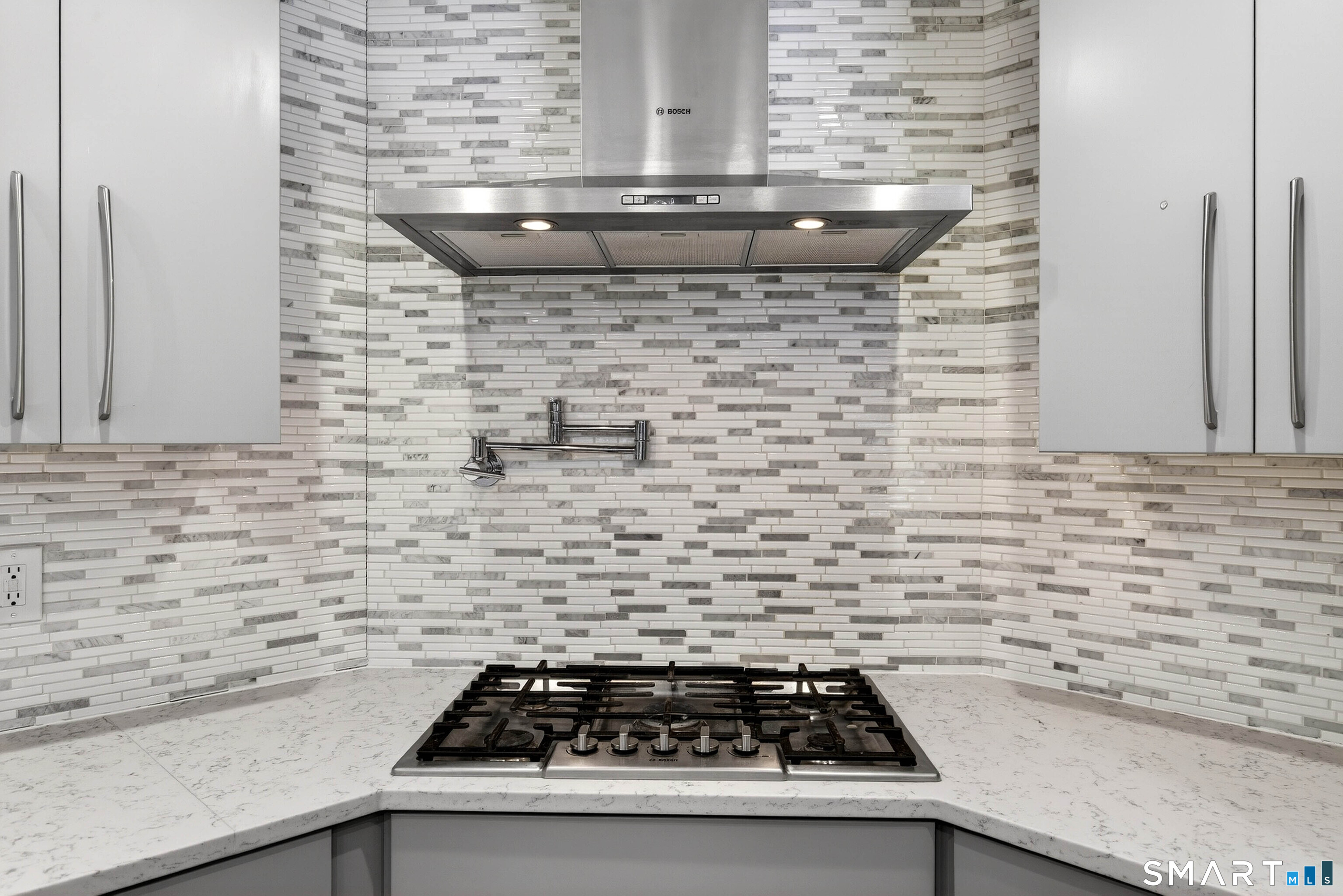 449 Lantern Hill Road Stonington, CT 06355 - Photo 28 of 40 a bathroom with a stove