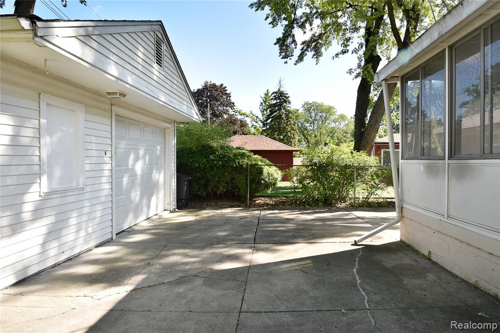 2261 Dunstable Road Birmingham, MI 48009 - Photo 38 of 39