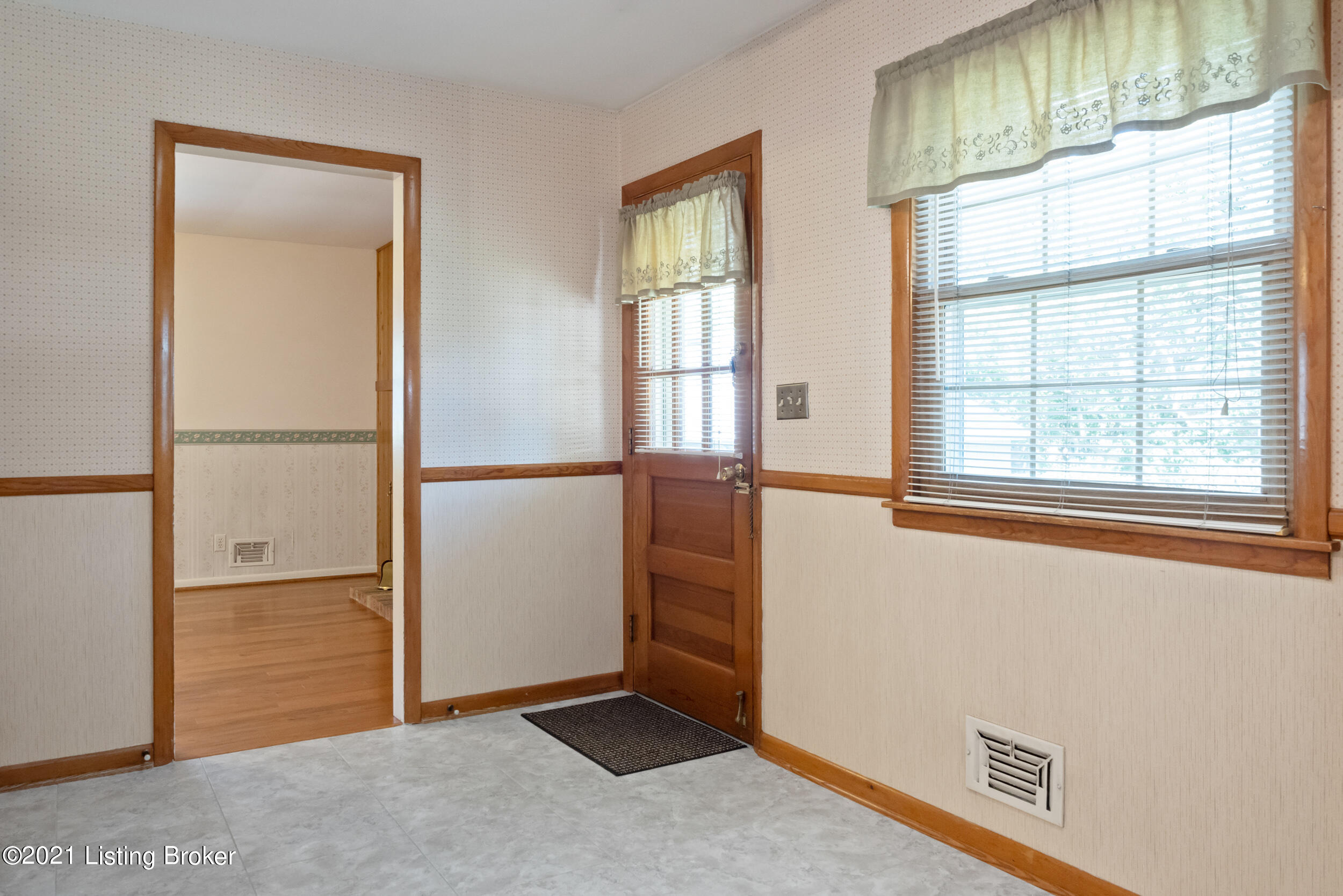 2102 Janlyn Road Louisville, KY 40299 - Photo 7 of 44 2102 Janlyn Rd-18