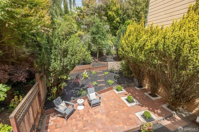 a view of yard with green space