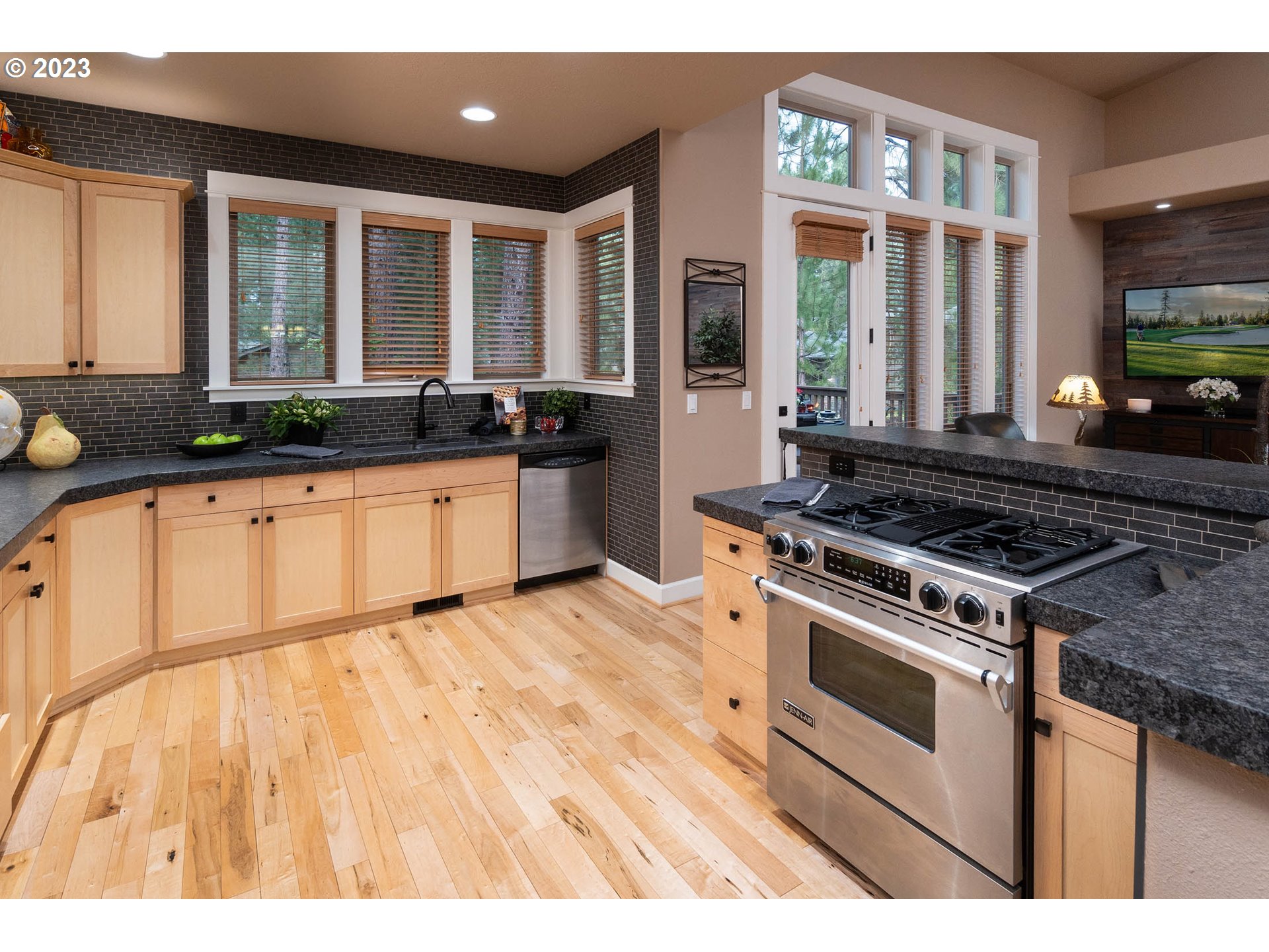 60446 Seventh Mountain Drive Bend, OR 97702 - Photo 10 of 34