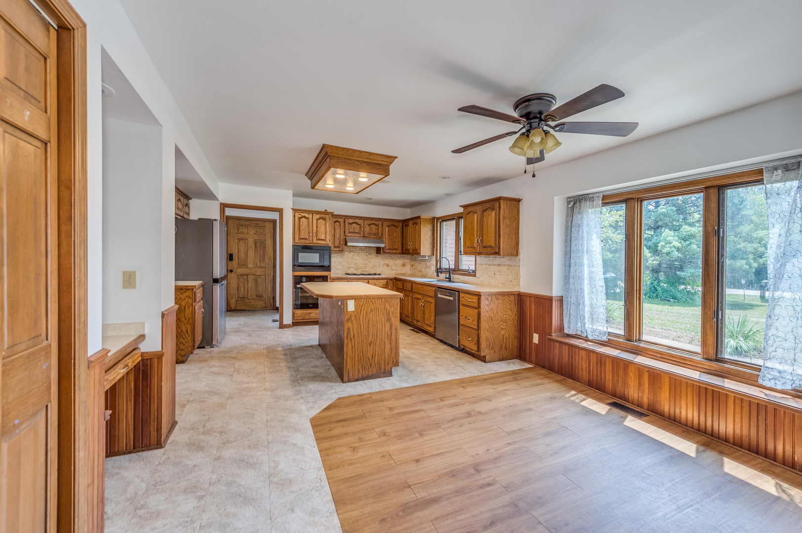 41W700 Lenz Road Elgin, IL 60124 - Photo 11 of 30 Gallery Image 11