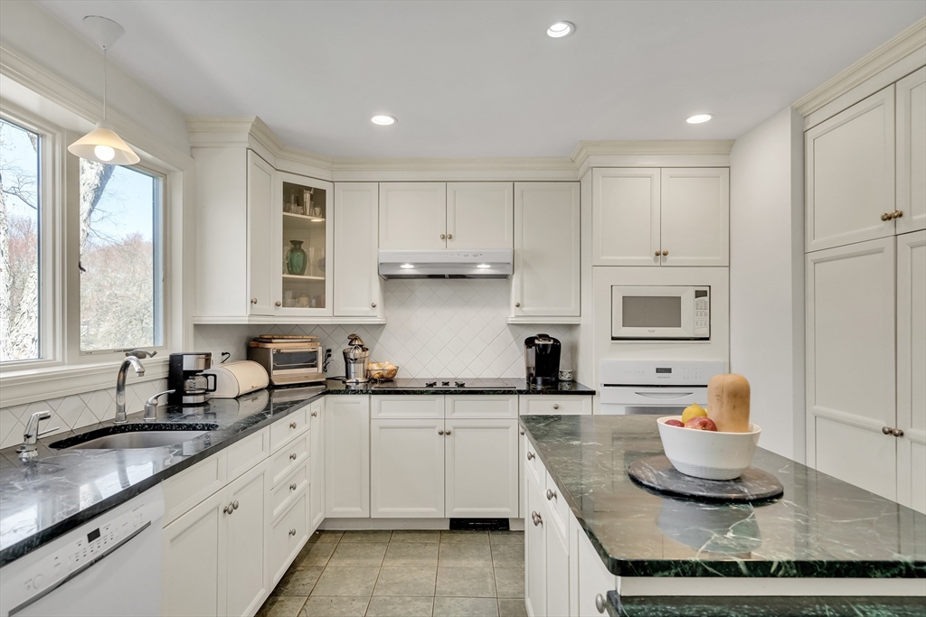 106 Grove Street Lexington, MA 02420 - Photo 4 of 42