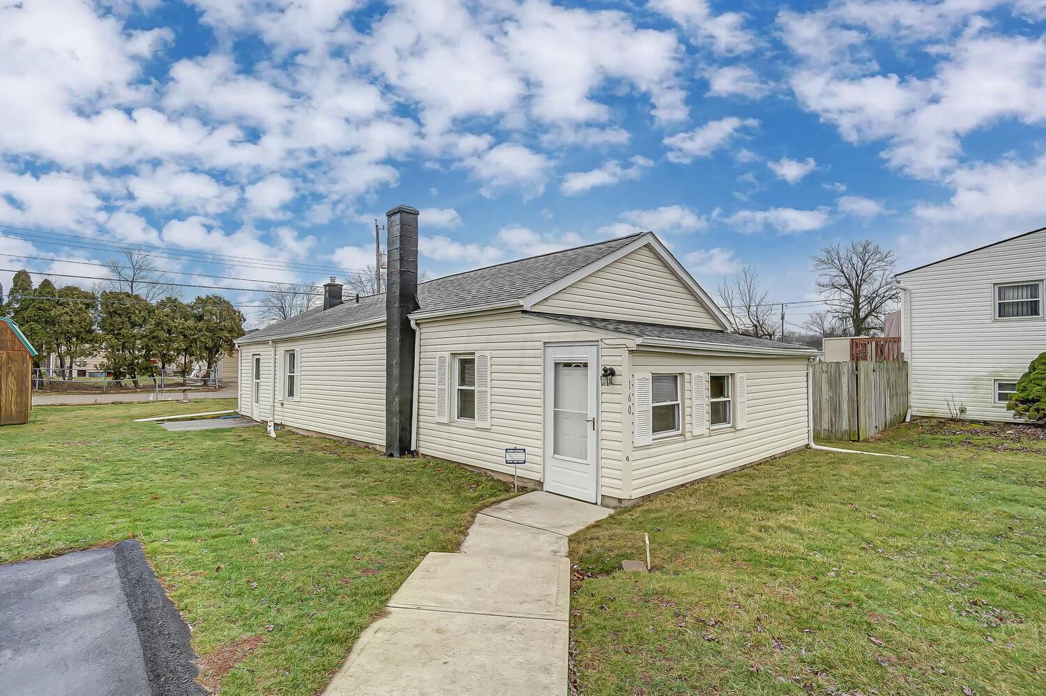 160 Gladys Road Columbus, OH 43228 - Photo 2 of 36 50045517-002_web
