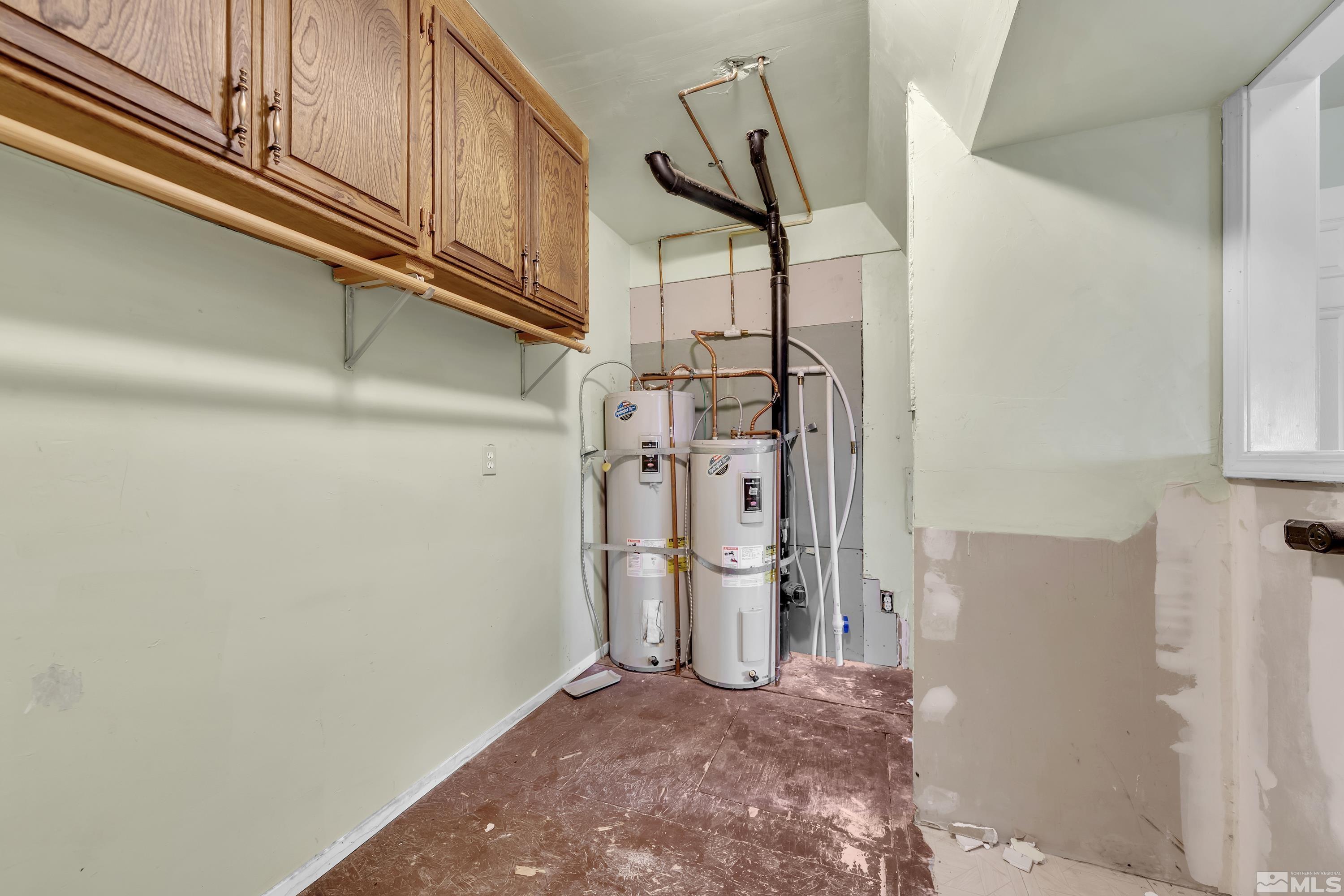 333 Territory Road Dayton, NV 89403 - Photo 10 of 38 a view of a storage & utility room with closet