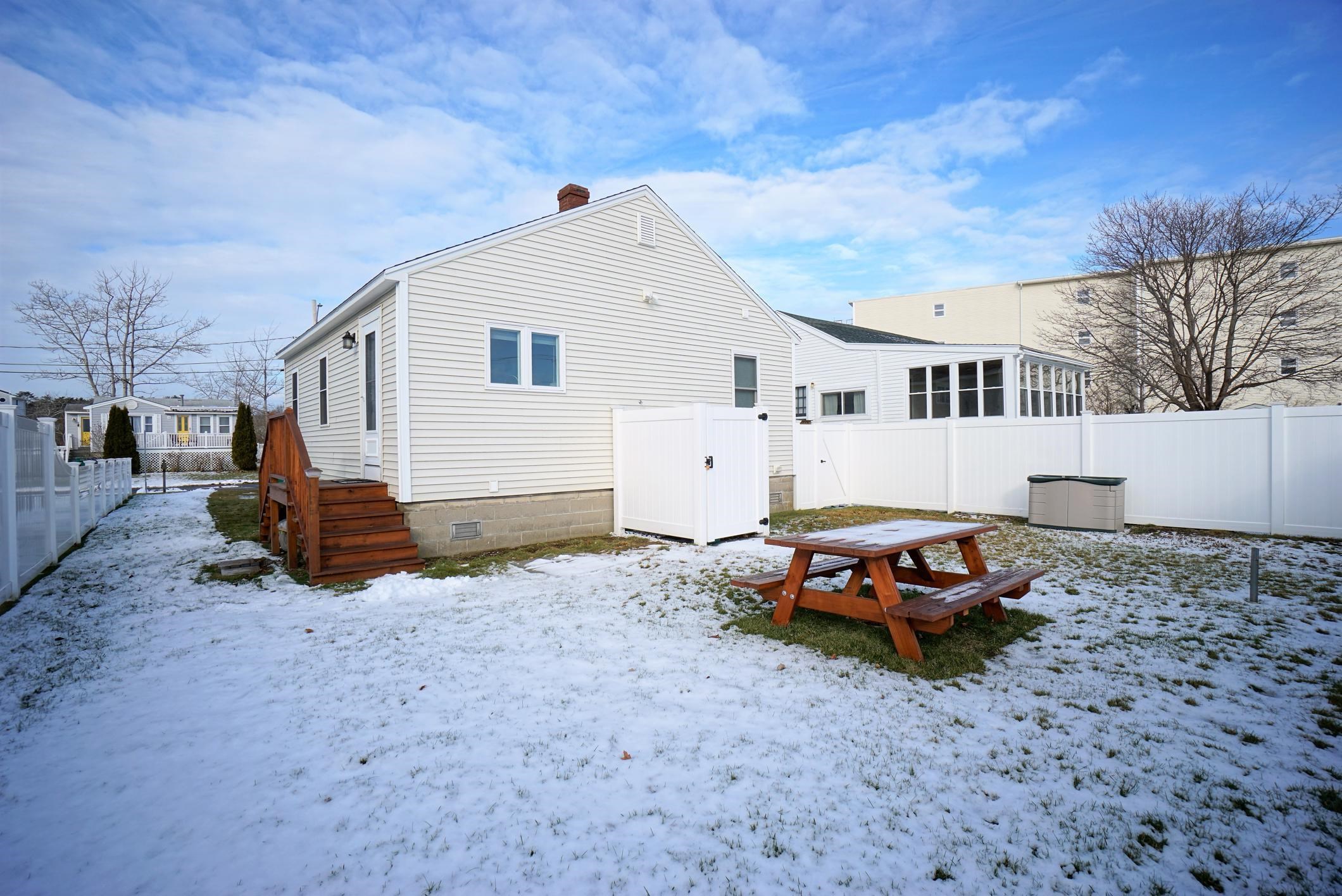 21 Meadow Pond Road Hampton, NH 03842 - Photo 3 of 27